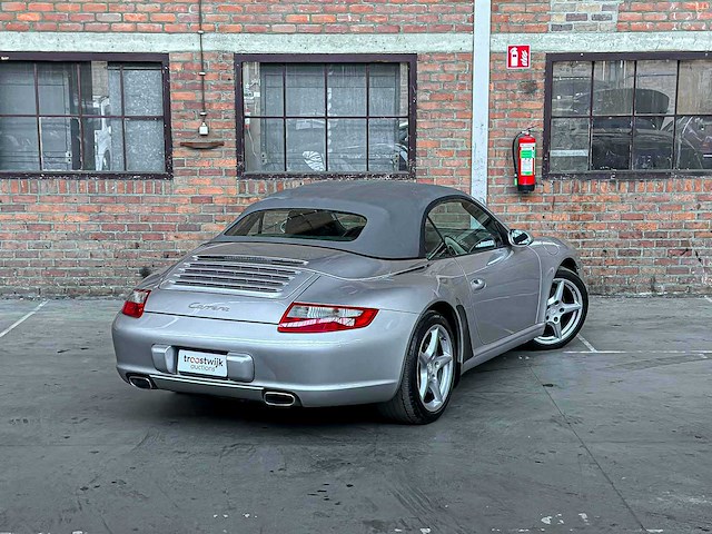 Porsche 911 carrera cabriolet 3.6 997 sport-chrono 325pk 2006 youngtimer - afbeelding 2 van  35