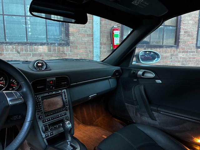 Porsche 911 carrera cabriolet 3.6 997 sport-chrono 325pk 2006 youngtimer - afbeelding 11 van  35