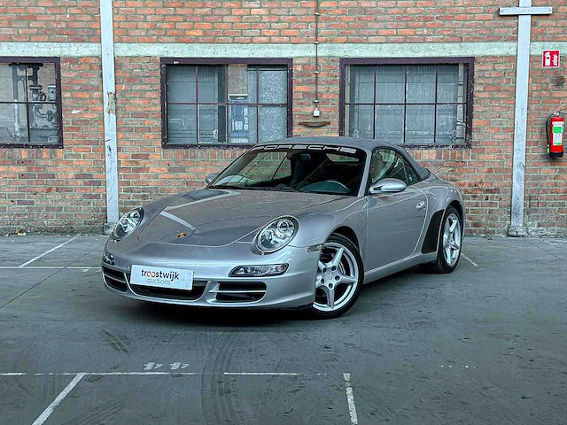 Porsche 911 carrera cabriolet 3.6 997 sport-chrono 325pk 2006 youngtimer - afbeelding 1 van  35