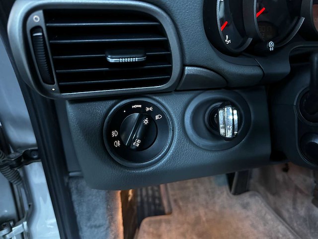 Porsche 911 carrera cabriolet 3.6 997 sport-chrono 325pk 2006 youngtimer - afbeelding 13 van  35