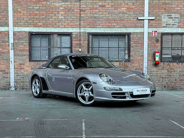 Porsche 911 carrera cabriolet 3.6 997 sport-chrono 325pk 2006 youngtimer - afbeelding 34 van  35