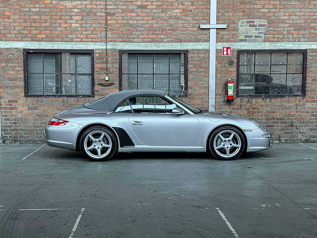 Porsche 911 carrera cabriolet 3.6 997 sport-chrono 325pk 2006 youngtimer - afbeelding 35 van  35