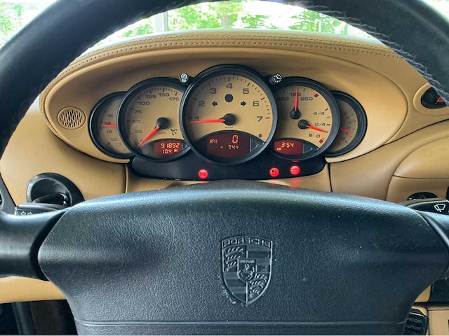 Porsche 911 carrera cabriolet 996 | 3.4 carrera | 2000 | youngtimer | 300 pk | handgeschakeld | btw auto - afbeelding 24 van  33