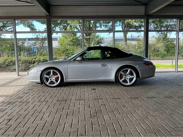 Porsche 911 carrera s cabriolet 997 | 3.8 355 pk | 2006 | youngtimer | 52.070 km | sport chrono | pasm | bose | 19 inch | handgeschakeld | marge auto - afbeelding 3 van  38