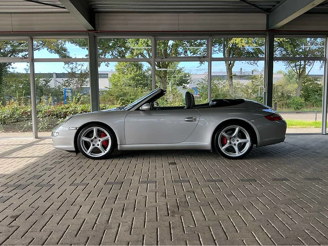 Porsche 911 carrera s cabriolet 997 | 3.8 355 pk | 2006 | youngtimer | 52.070 km | sport chrono | pasm | bose | 19 inch | handgeschakeld | marge auto - afbeelding 4 van  38