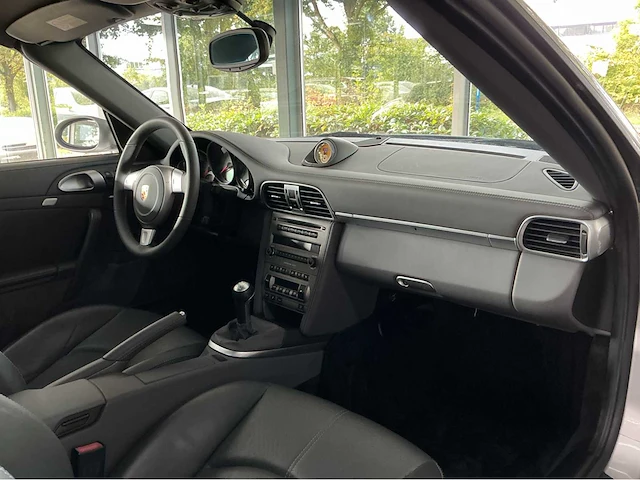 Porsche 911 carrera s cabriolet 997 | 3.8 355 pk | 2006 | youngtimer | 52.070 km | sport chrono | pasm | bose | 19 inch | handgeschakeld | marge auto - afbeelding 19 van  38