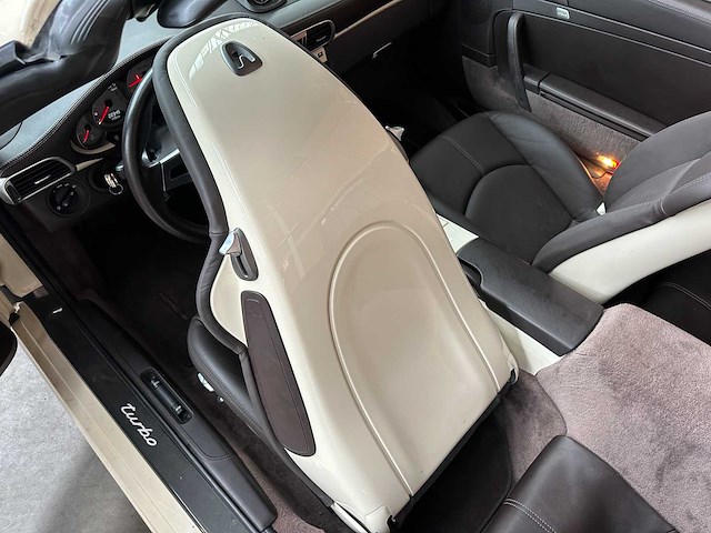 Porsche 911 turbo cabriolet 997.2 3.8 tt 500pk 2010 -hardtop- youngtimer (23.000 km) - afbeelding 31 van  40