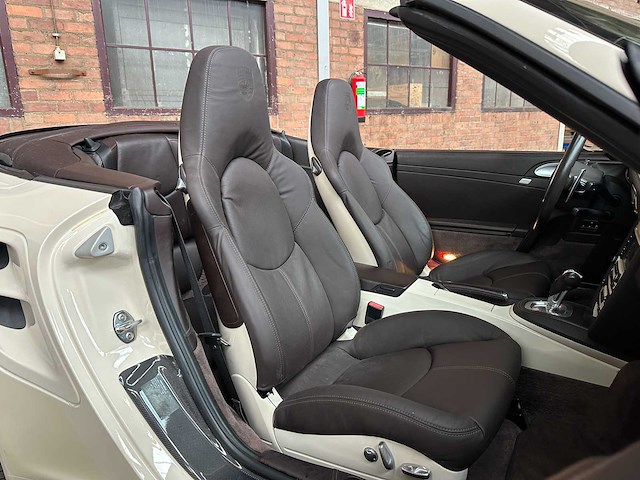 Porsche 911 turbo cabriolet 997.2 3.8 tt 500pk 2010 -hardtop- youngtimer (23.000 km) - afbeelding 32 van  36