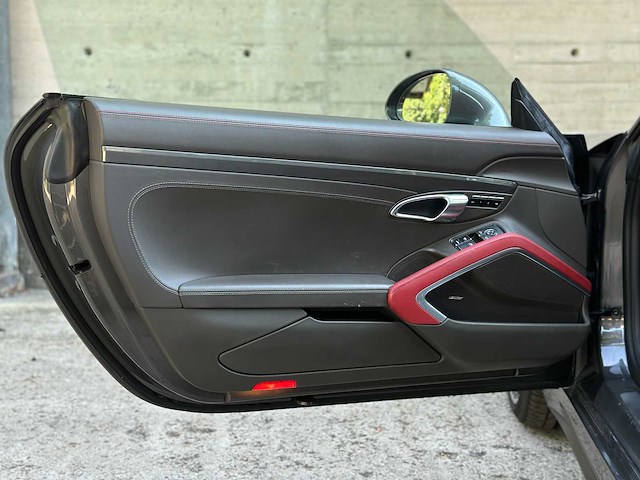 Porsche 911 turbo s cabriolet 991 3.8 6-cilinder cabrio 560pk 2014 (origineel-nl), nl-kenteken - afbeelding 17 van  31