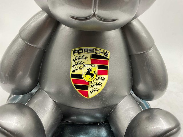 Porsche beer sculptuur - afbeelding 9 van  13
