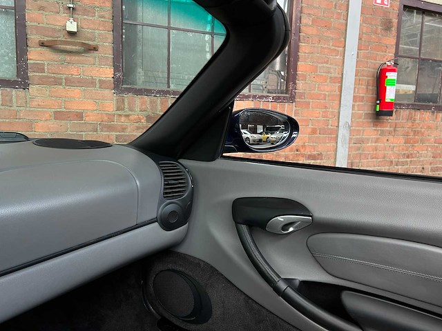 Porsche boxster 986 2.7 220pk 2000 youngtimer - afbeelding 26 van  32