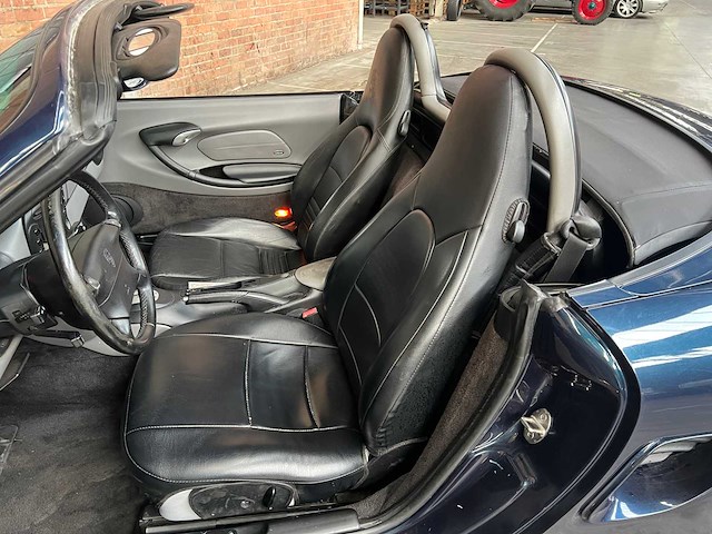 Porsche boxster 986 2.7 220pk 2000 youngtimer - afbeelding 31 van  32
