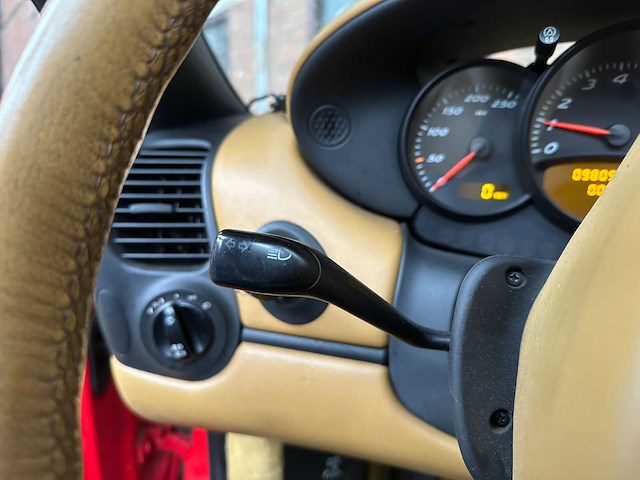 Porsche boxster 986 2.7 220pk 2004 -facelift- youngtimer - afbeelding 16 van  35