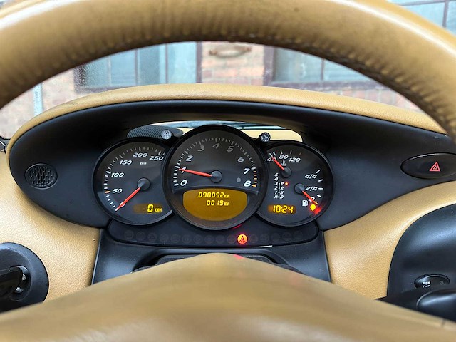 Porsche boxster 986 2.7 220pk 2004 -facelift- youngtimer - afbeelding 18 van  35
