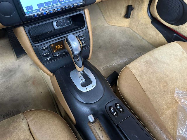 Porsche boxster 986 2.7 220pk 2004 -facelift- youngtimer - afbeelding 19 van  35
