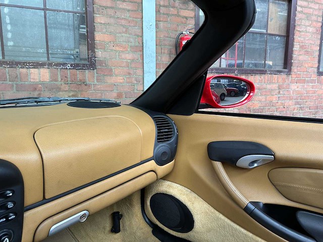 Porsche boxster 986 2.7 220pk 2004 -facelift- youngtimer - afbeelding 21 van  35