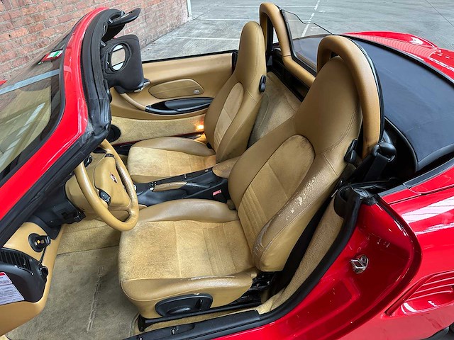 Porsche boxster 986 2.7 220pk 2004 -facelift- youngtimer - afbeelding 24 van  35