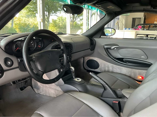 Porsche boxster 986 | 2.7 zescilinder boxer | 220 pk | 2000 | youngtimer | 17 inch sportclassic wielen | cruise control | btw auto - afbeelding 1 van  3