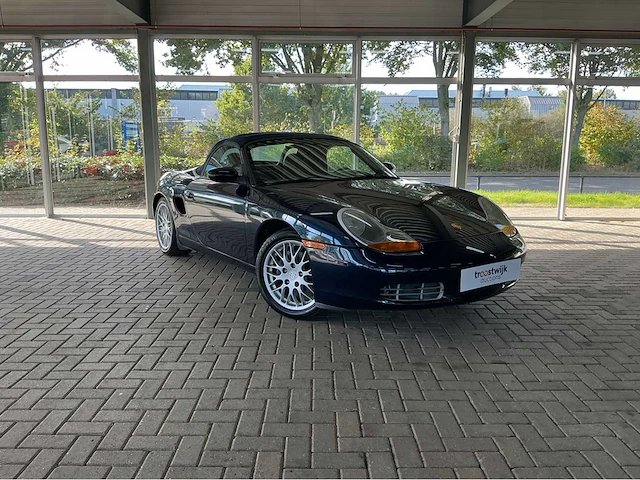 Porsche boxster 986 | 2.7 zescilinder boxer | 220 pk | 2000 | youngtimer | 17 inch sportclassic wielen | cruise control | btw auto - afbeelding 1 van  29