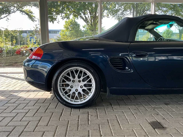 Porsche boxster 986 | 2.7 zescilinder boxer | 220 pk | 2000 | youngtimer | 17 inch sportclassic wielen | cruise control | btw auto - afbeelding 25 van  29