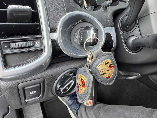 Porsche cayenne 3.0 s e-hybrid 2015 | gl-535-d - afbeelding 27 van  40