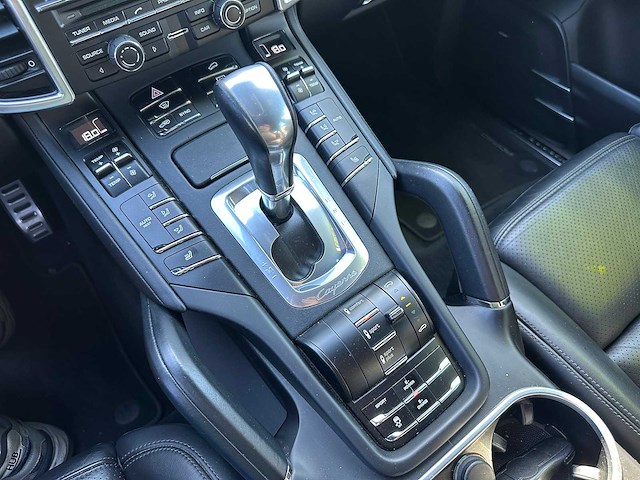 Porsche cayenne 3.0 v6 s e-hybrid 3-zhg-75 - afbeelding 10 van  46