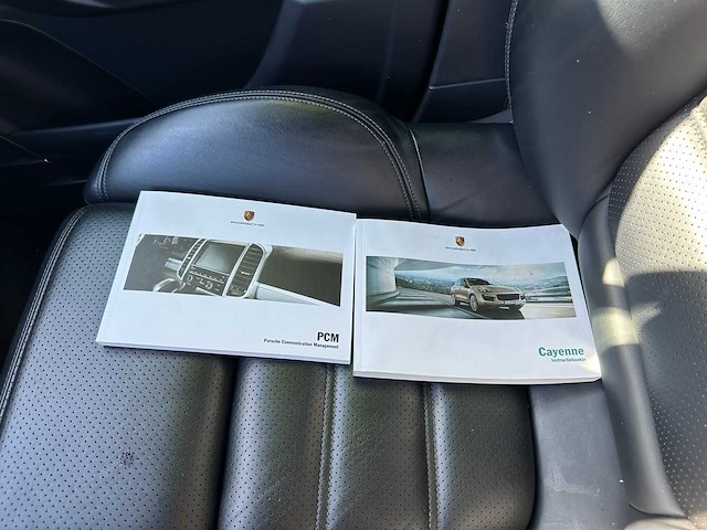 Porsche cayenne 3.0 v6 s e-hybrid 3-zhg-75 - afbeelding 21 van  46