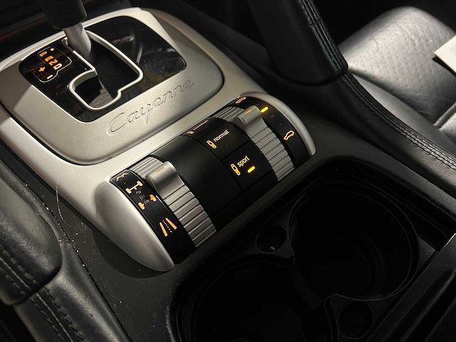 Porsche cayenne 3.2 turbo, 75-ps-vn - afbeelding 1 van  1
