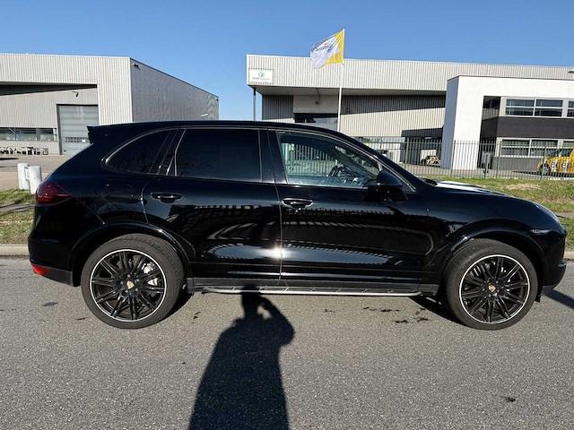 Porsche cayenne 4.2 v8 turbo s met nieuwe apk - diesel personenauto - afbeelding 31 van  33