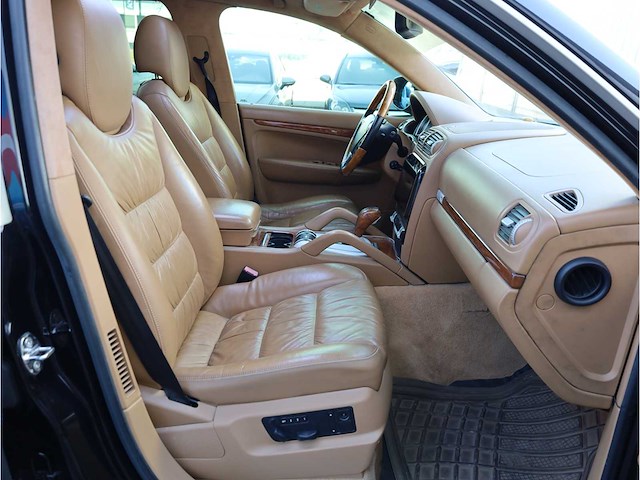 Porsche cayenne 4.5 v8 turbo 2005 450pk automaat - afbeelding 13 van  30
