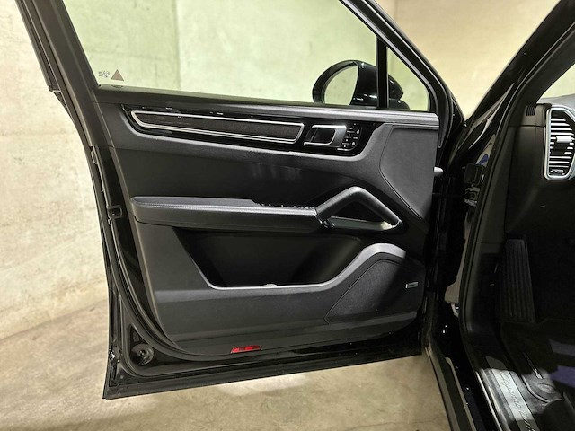 Porsche cayenne coupe turbo 4.0 v8 549pk 2019, j-757-hf - afbeelding 38 van  59