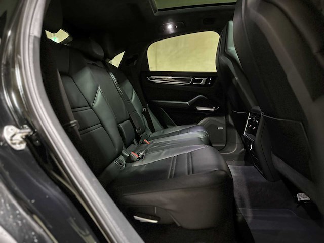 Porsche cayenne coupe turbo 4.0 v8 549pk 2019, j-757-hf - afbeelding 49 van  59