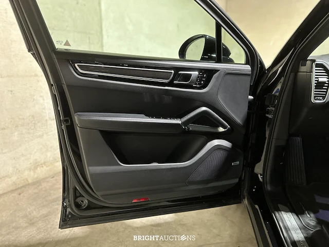Porsche cayenne coupe turbo 4.0 v8 549pk 2019, j-757-hf - afbeelding 39 van  60