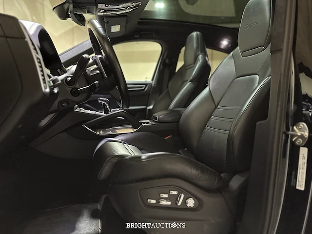 Porsche cayenne coupe turbo 4.0 v8 549pk 2019, j-757-hf - afbeelding 41 van  60