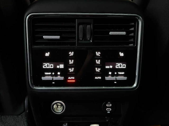 Porsche cayenne coupe turbo s e-hybrid 4.0 v8 -techart carbon- 680pk 2020 (origineel-nl), j-707-rt - afbeelding 50 van  70