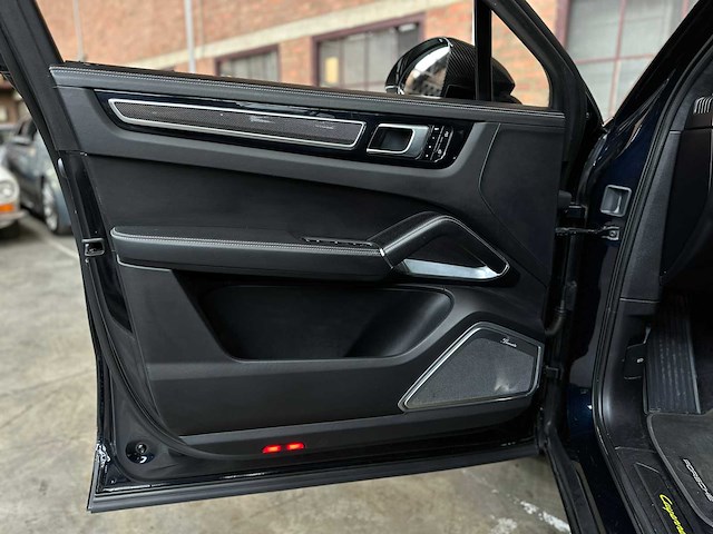 Porsche cayenne coupe turbo s e-hybrid 4.0 v8 -techart carbon- 680pk 2020 (origineel-nl), j-707-rt - afbeelding 46 van  70