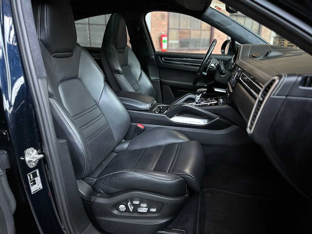 Porsche cayenne coupe turbo s e-hybrid 4.0 v8 -techart carbon- 680pk 2020 (origineel-nl), j-707-rt - afbeelding 63 van  70