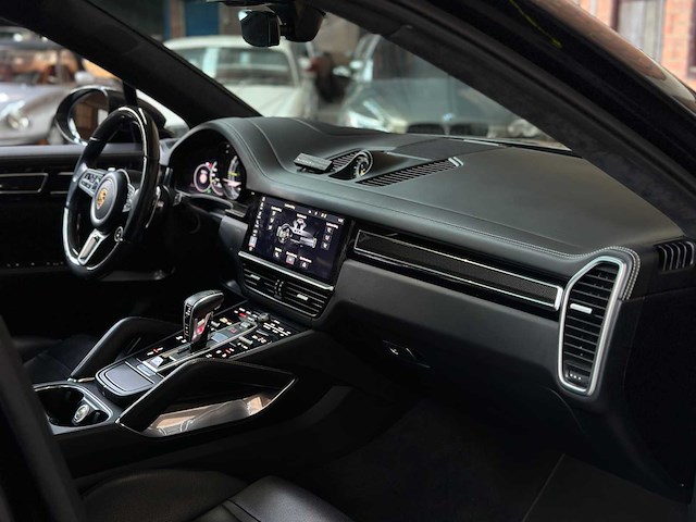 Porsche cayenne coupe turbo s e-hybrid 4.0 v8 -techart carbon- 680pk 2020 (origineel-nl), j-707-rt - afbeelding 59 van  70