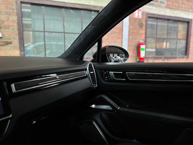 Porsche cayenne coupe turbo s e-hybrid 4.0 v8 -techart carbon- 680pk 2020 (origineel-nl), j-707-rt - afbeelding 40 van  70