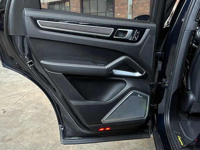 Porsche cayenne coupe turbo s e-hybrid 4.0 v8 -techart carbon- 680pk 2020 (origineel-nl), j-707-rt - afbeelding 17 van  22