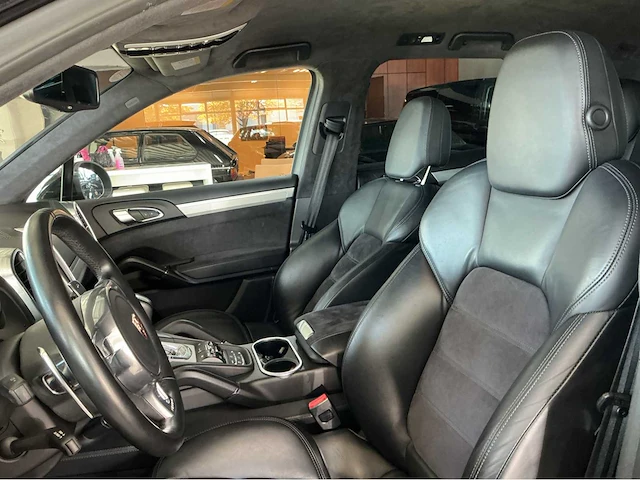 Porsche cayenne gts 4.8 v8 | pure kracht, sportiev en luxe 2012 ntw auto 420 pk - afbeelding 12 van  15