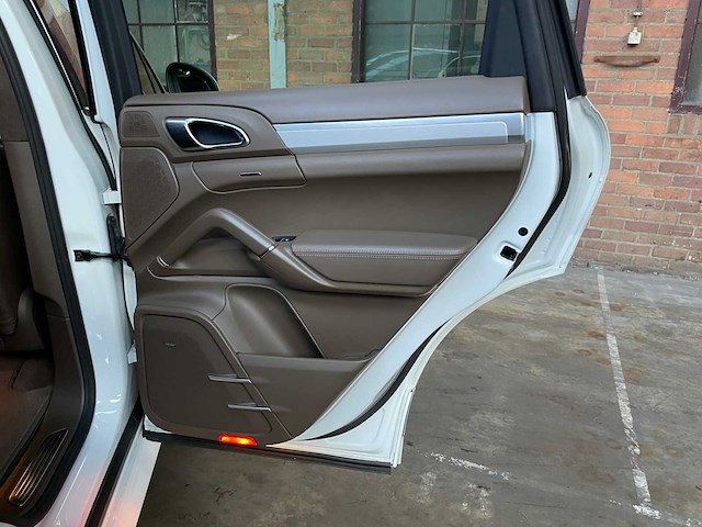 Porsche cayenne turbo 4.8 v8 500hp 2013 oem sport design 500pk 2013 - afbeelding 28 van  45