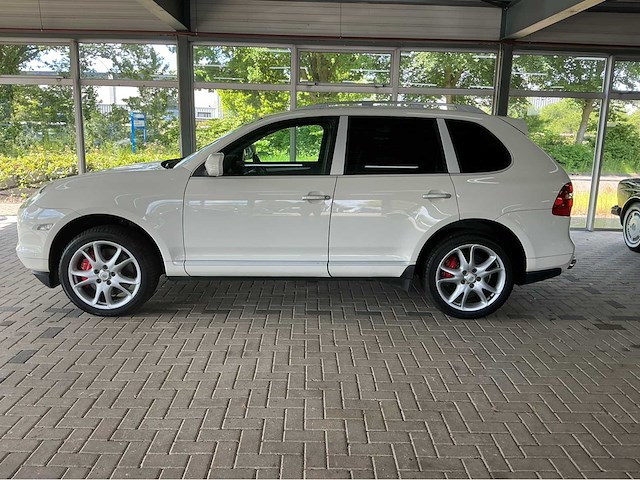 Porsche cayenne turbo 4.8 v8 500pk 2009 youngtimer hvf-20-f - afbeelding 29 van  32