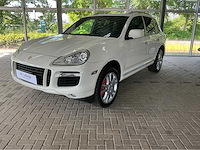 Porsche cayenne turbo 4.8 v8 500pk 2009 youngtimer hvf-20-f - afbeelding 1 van  4