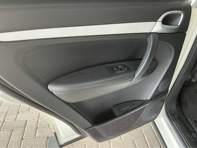Porsche cayenne turbo 4.8 v8 500pk 2009 youngtimer - afbeelding 2 van  4