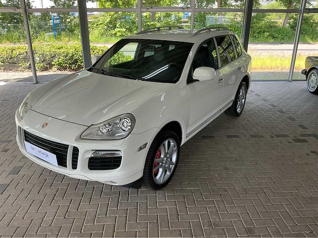 Porsche cayenne turbo 4.8 v8 500pk 2009 youngtimer - afbeelding 1 van  4