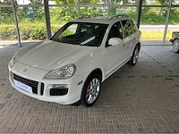 Porsche cayenne turbo 4.8 v8 500pk 2009 youngtimer - afbeelding 1 van  4