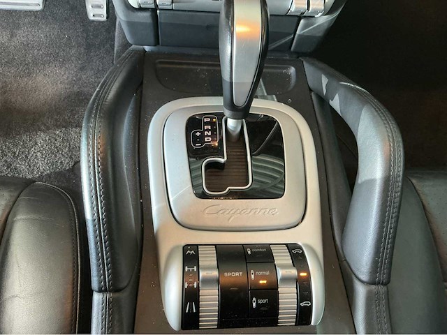 Porsche cayenne turbo 4.8 v8 500pk 2009 youngtimer - afbeelding 4 van  4