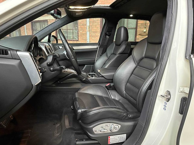 Porsche cayenne turbo 4.8 v8 500pk 2010 38.000km! - afbeelding 43 van  54