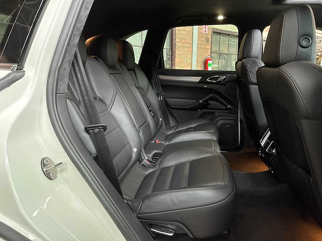 Porsche cayenne turbo 4.8 v8 500pk 2010 38.000km! - afbeelding 46 van  54